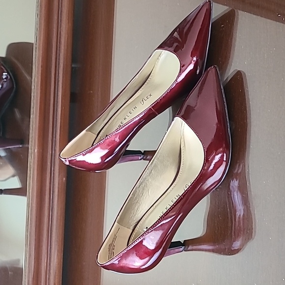 Brand new size 6 Anne Klein shoes red - Picture 2 of 6